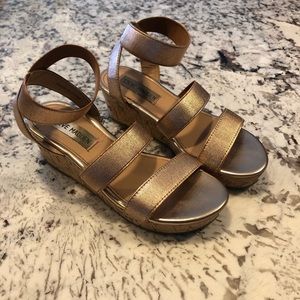 Girls Steve Madden wedge sandals Sz 1